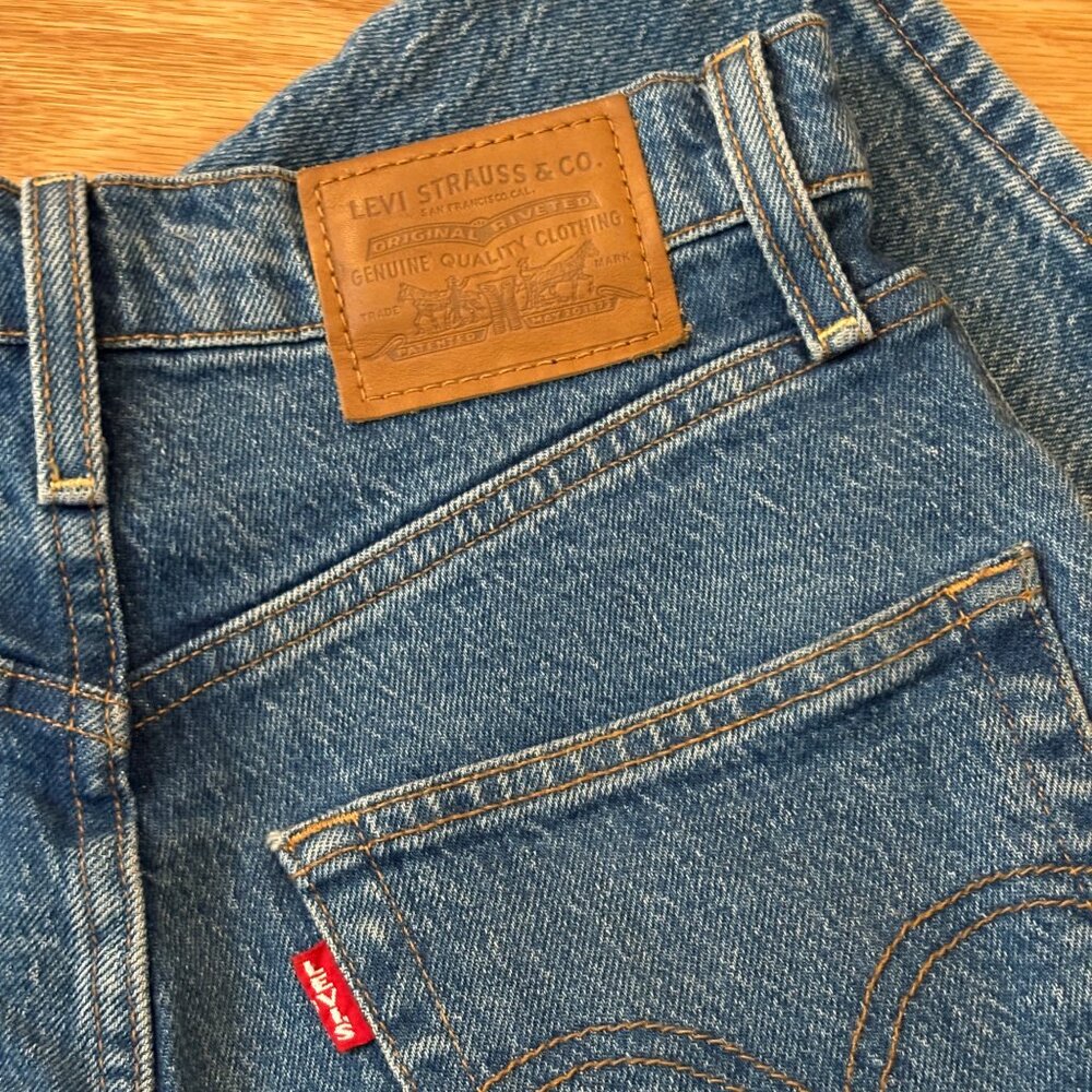Levi's Straight Ankle Ribcage Jeans | 25 x 28 | Medium Blue - Picture 10 of 10